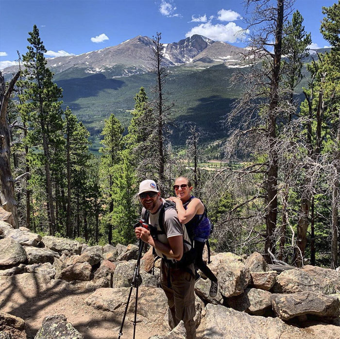 Слепой мужчина и неходячая девушка стали тандемом путешественников Слепой мужчина и неходячая девушка стали тандемом путешественников путешествие,туризм