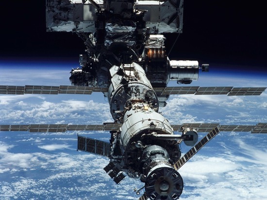 После неудачной борьбы с утечкой воздуха космонавты намерены покинуть МКС