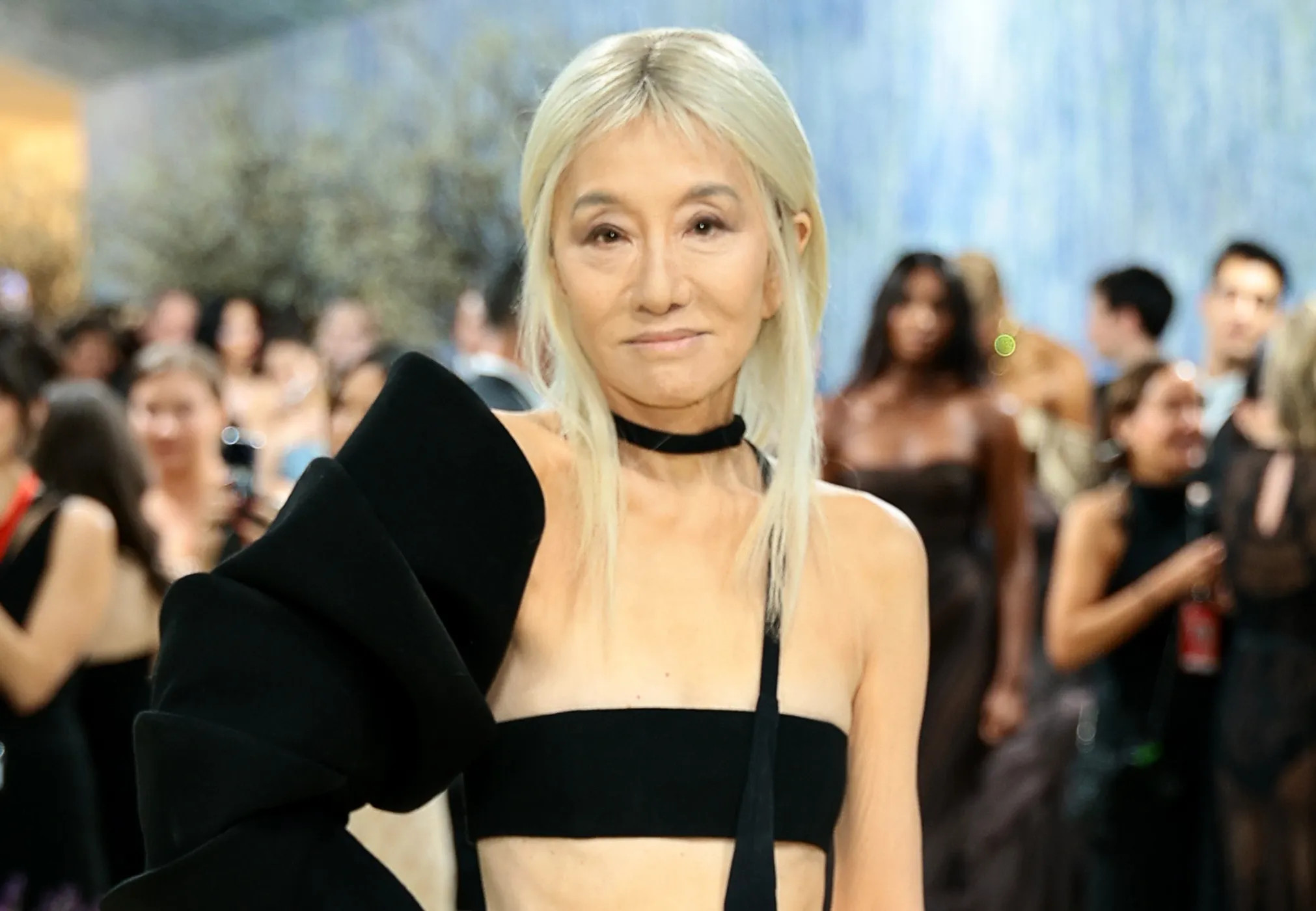 "Живой мертвец". В сети обсуждают "голый" образ 76-летней Веры Вонг на Met Gala