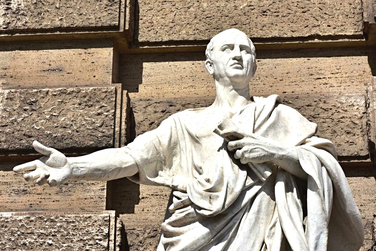 Марк Туллий Цицерон, известный римский государственный деятель, оратор, философ и юрист, оставил неизгладимый след в истории благодаря своему красноречию и мудрости.-2