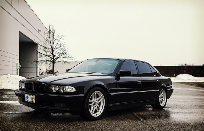 Семь «семерок»: как развивалась BMW легендарной серии 