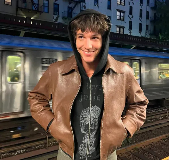 36-летняя Дакота Джонсон встречается с 28-летним Такером Пиллсбери Джонсон, время, Дакоты, Крисом, Мартином, Пиллсбери, 36летнюю, Мужчина, Пэлтроу, Гвинет, мужем, бывшим, группы, Coldplay, Малибу, солистом, встречаться, начала, Дакота, Гриффит