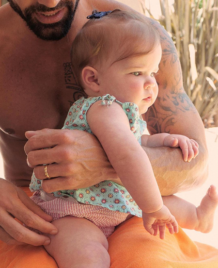 Рики Мартин впервые показал лицо своего четвертого ребенка Рики Мартин впервые показал лицо своего четвертого ребенка Дети,Дети знаменитостей