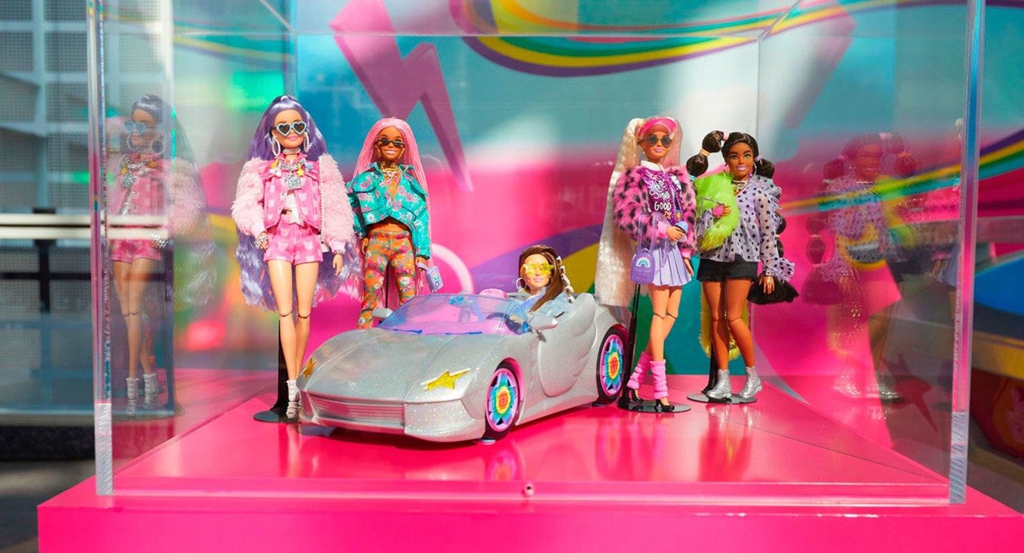 На автосалоне в Лос-Анджелесе показали автомобиль куклы Барби в натуральную величину Автомобили