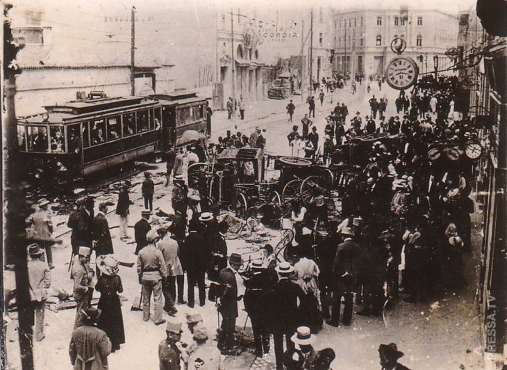 Последние фотографии эрцгерцога Франца Фердинанда и его жены за несколько минут до убийства Последние фотографии эрцгерцога Франца Фердинанда и его жены за несколько минут до убийства