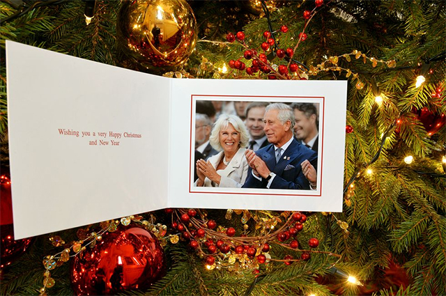 Любимые корги, озорные дети, моменты счастья: рождественские открытки разных лет от королевской семьи
