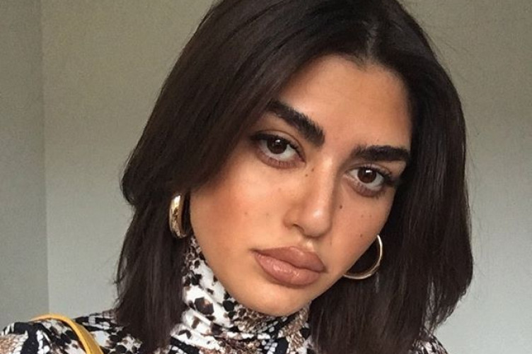 Массивные бедра модели plus-size восхитили покупателей интернет-магазина