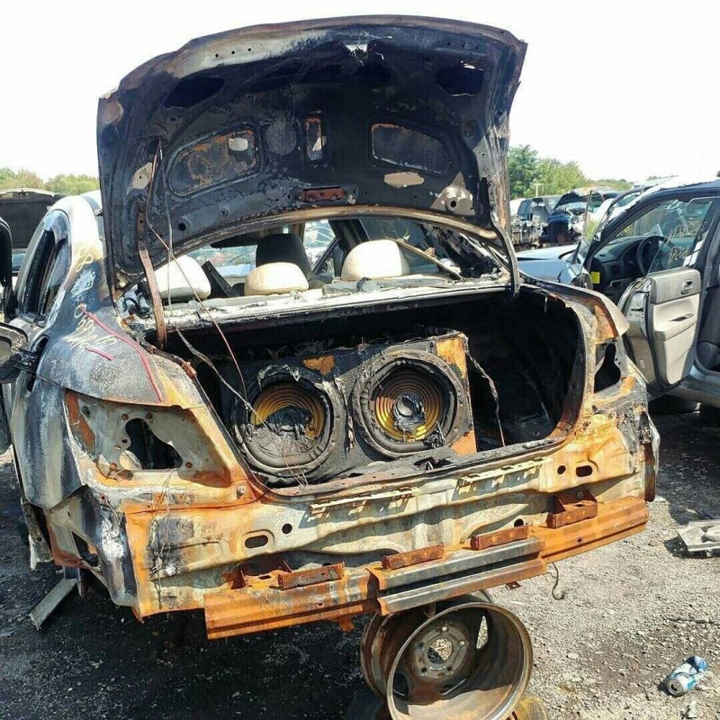 Ужасные примеры установки автоакустики авто, автозвук, автотюнинг, акустика, ваз, колхоз, музыка, тюнинг