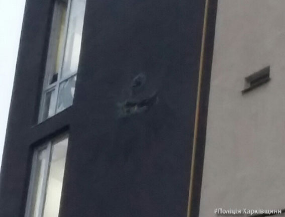Преступность на Украине: в Харькове офисное здание расстреляли из гранатомета