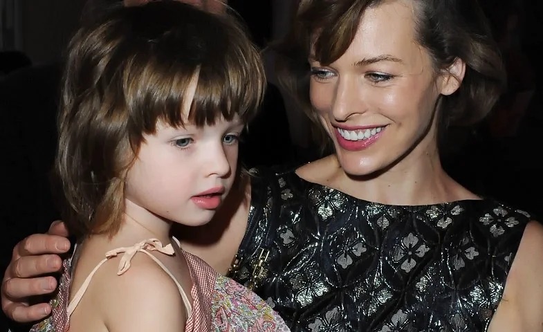 «Как две капли»: звёздные дети с невероятным сходством с родителями «Как две капли»: звёздные дети с невероятным сходством с родителями