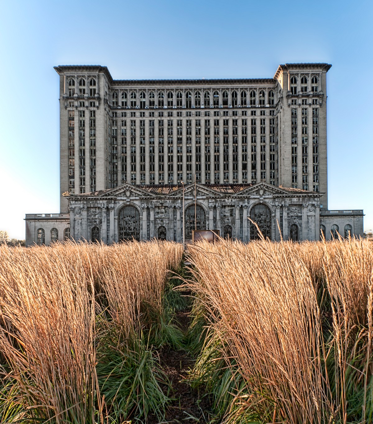 Захватывающие фотографии заброшенных мест заброшки,тревел-фото