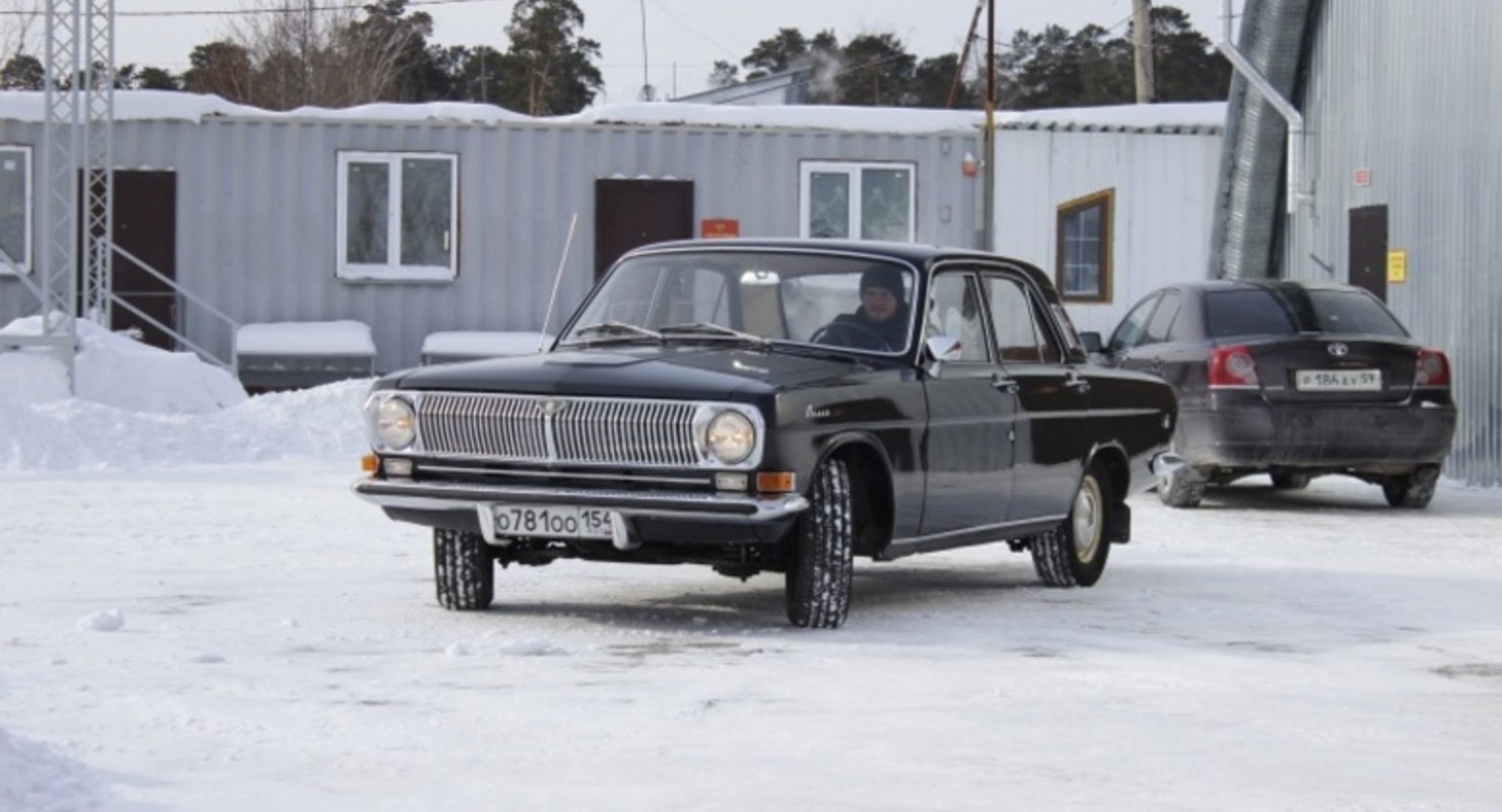В музее Новосибирска выставлена легендарная черная «Волга» 1976 года выпуска В музее Новосибирска выставлена легендарная черная «Волга» 1976 года выпуска Автомобили