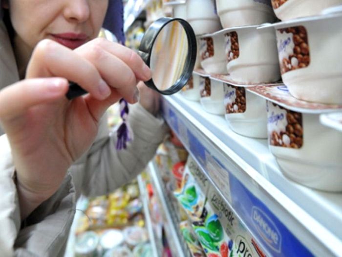 Не все так просто с просроченными продуктами, оказывается. /Фото: musorish.ru