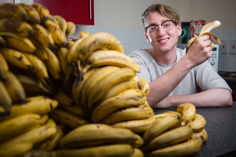 Диета этого датчанина - 150 бананов в неделю