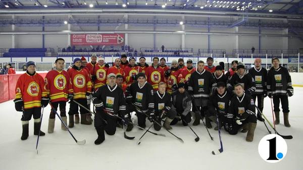 В Челябинске проходит XI турнир по хоккею на валенках на кубок Законодательного Собрания