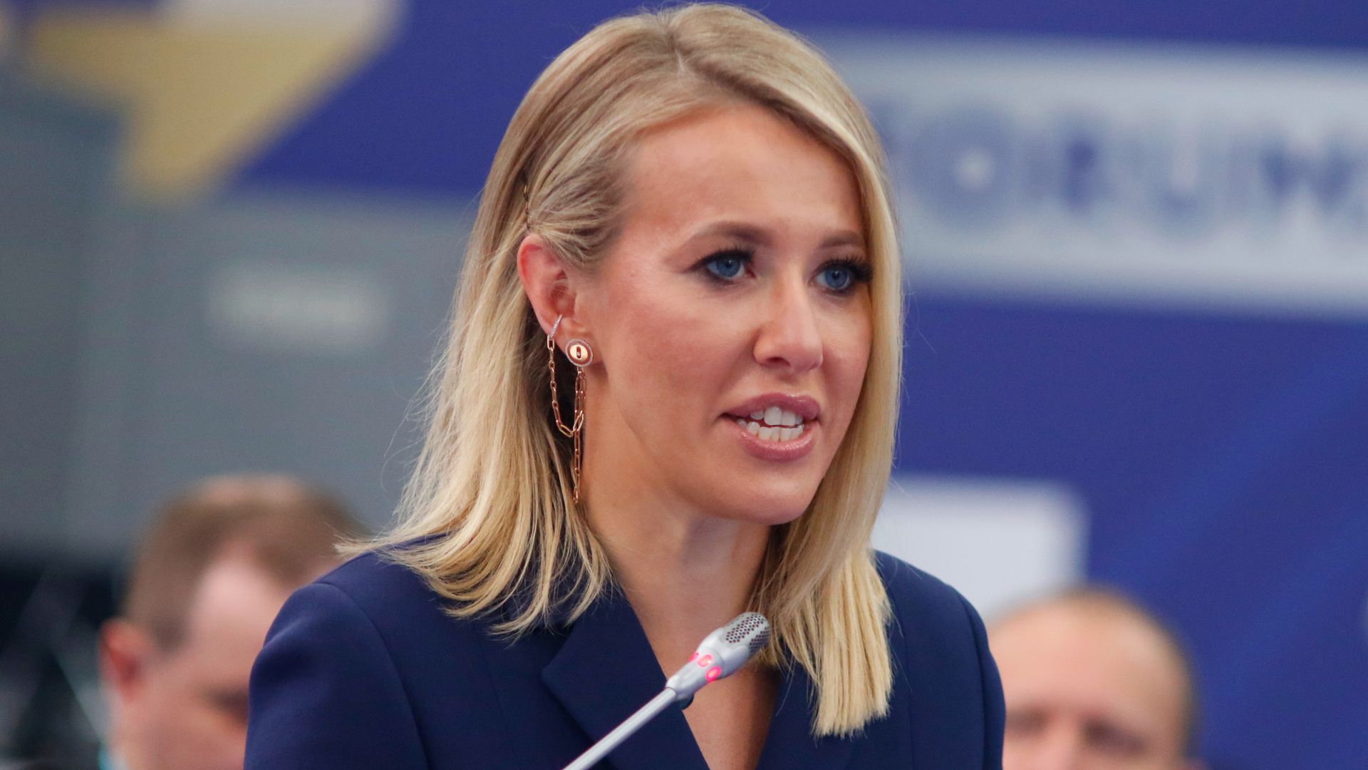 Актриса Бравицкая сравнила сбежавшую из России Собчак с Джеймсом Бондом