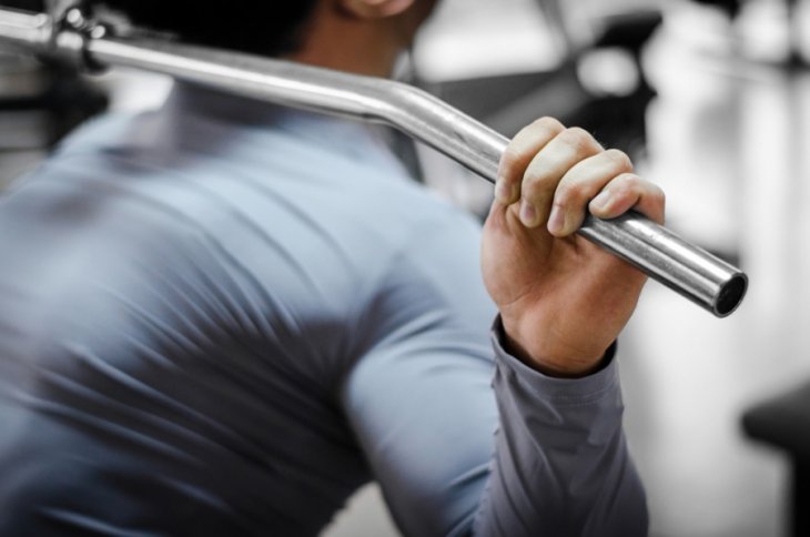 История случилась сразу после новогодних праздников. Я, как говорится, встал в один ряд с великими спортсменами современности