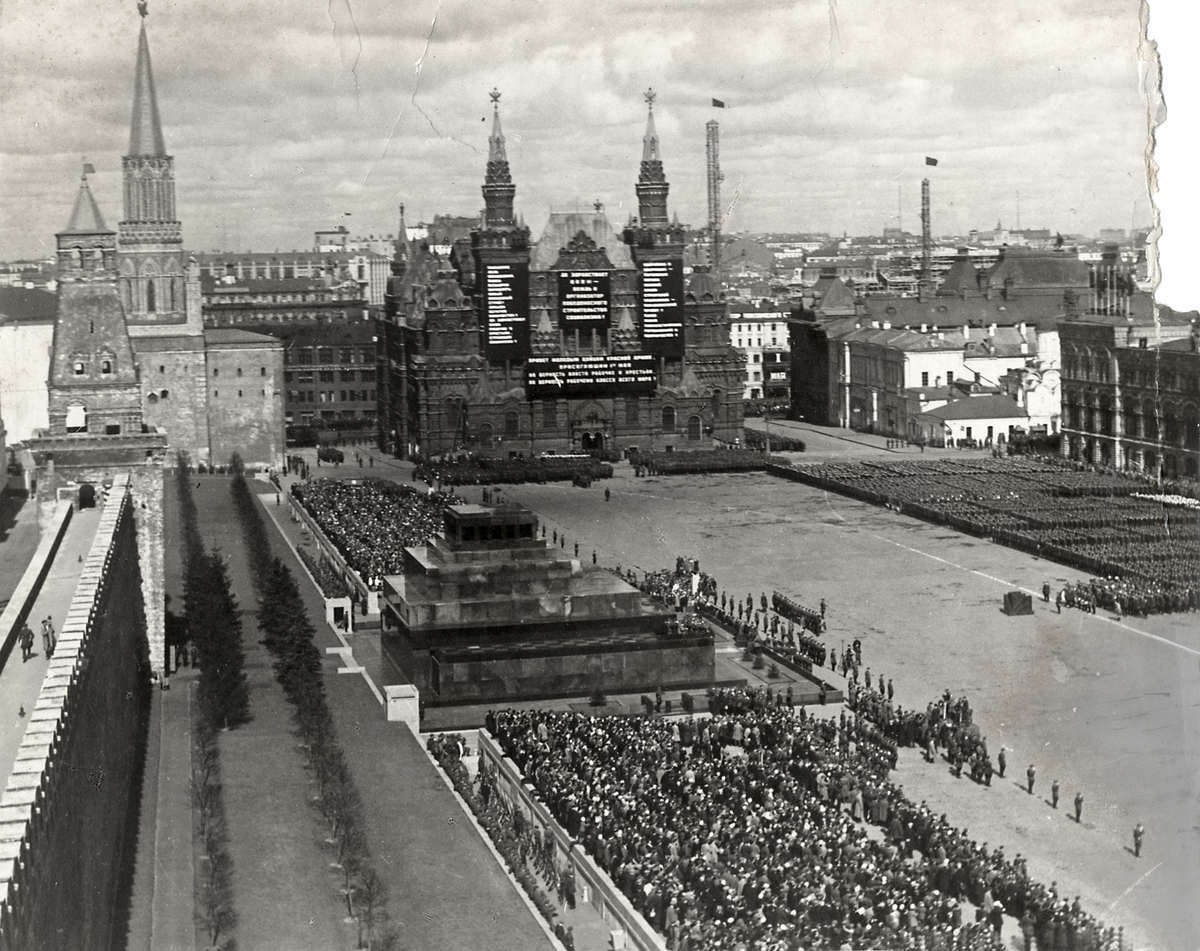 Москва 1933 года. Москва 1933. Московский Кремль 1930. 1 Мая 1935 Москва мавзолей. Красная площадь 1930е.