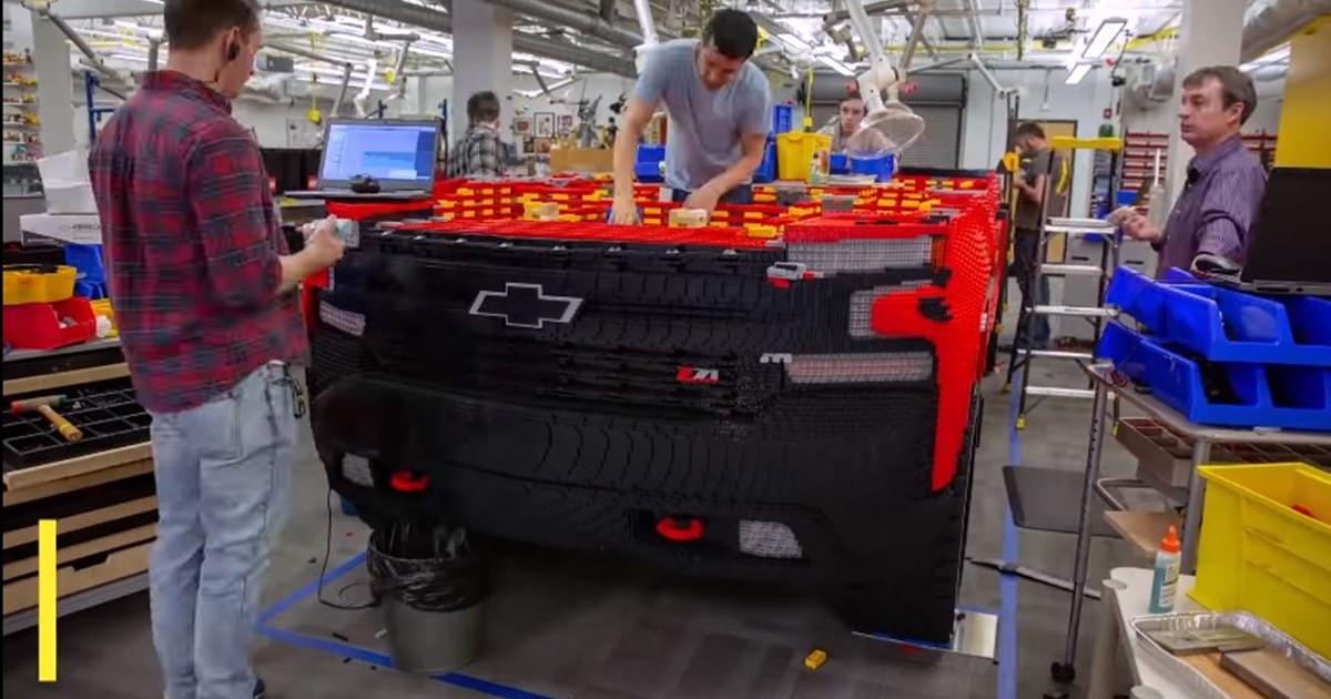 В Chevrolet собрали из деталей LEGO пикап в натуральную величину