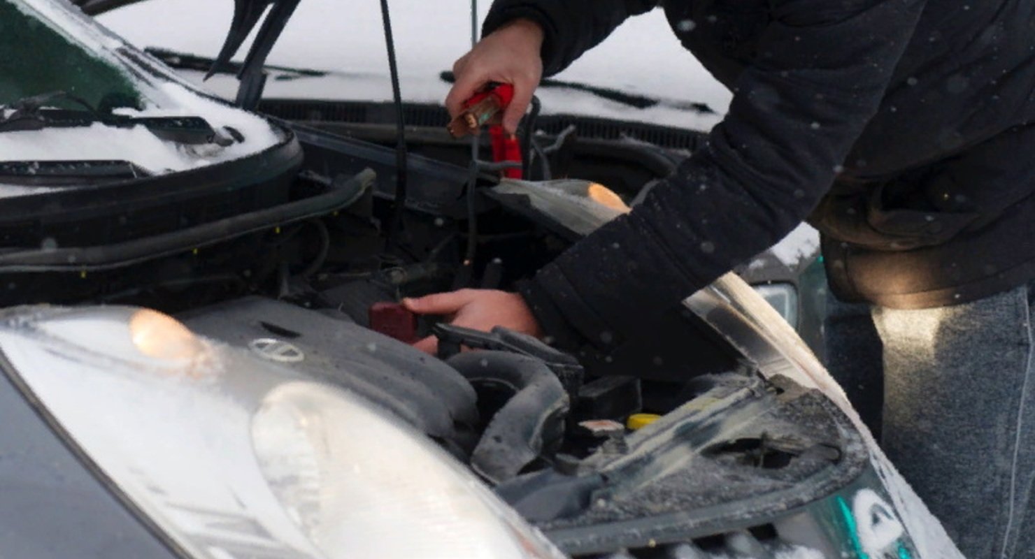 Власти посоветовали москвичам проверять аккумуляторы в машинах Автомобили
