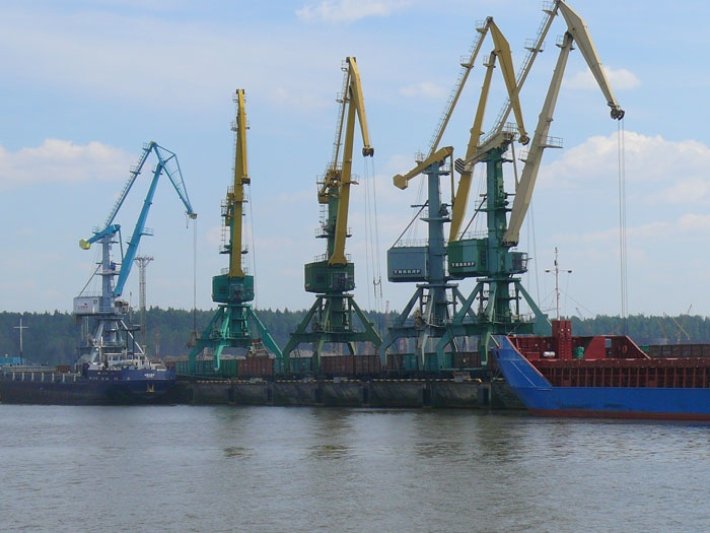 Экспорт нефтепродуктов из Белоруссии должен идти через российские порты