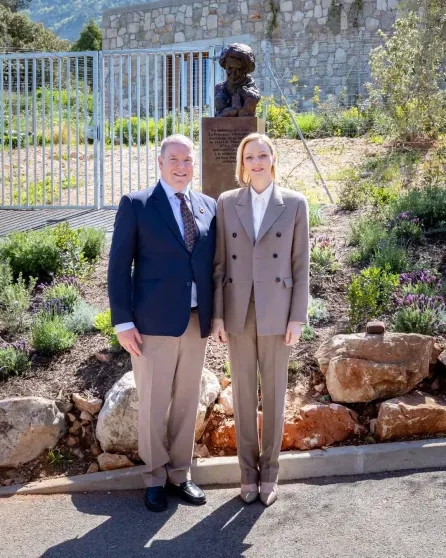 Княгиня Шарлен, князь Альбер II и члены монаршей семьи посетили приют для животных в Монако Шарлен, Альбер, князь, Монако, княгиня, Масси, животных, князя, приюта, семьи, Гримальди, Камилла, Стефания, принцесса, принцессы, ШарленКнягиня, МеланиАнтуанетта, IIКнягиня, Уиттсток, IIГарет