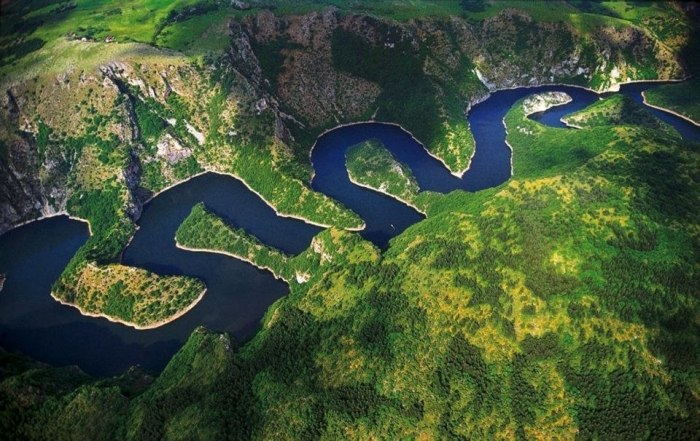 Река Увац в Сербии.