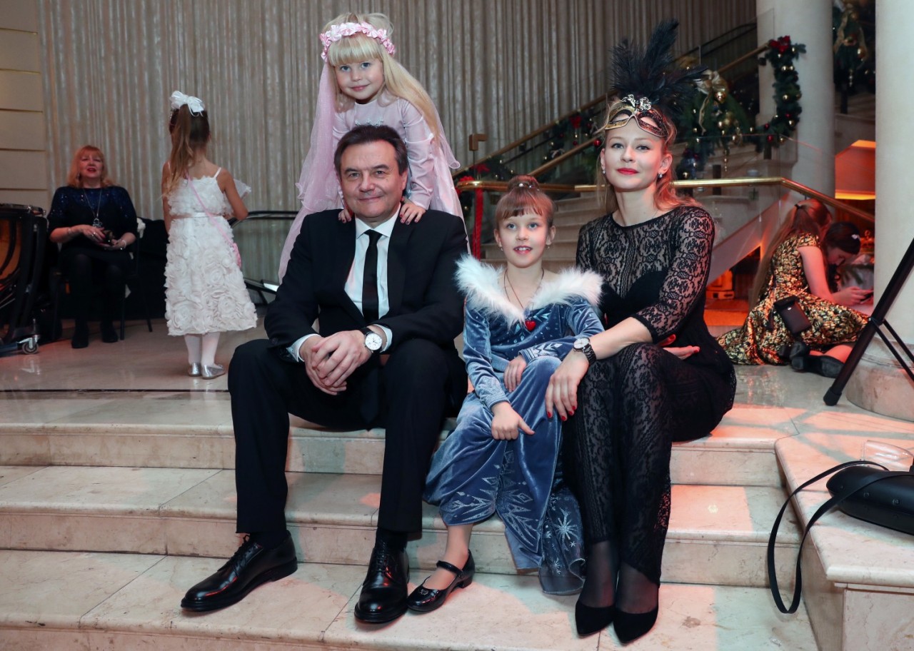 У дочерей Алексея Учителя другая фамилия