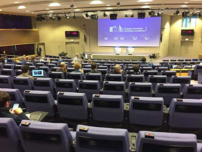 Приёмы в инфовойне: Как наших журналистов возят в штаб-квартиру ЕС на обработку против кремлевской пропаганды