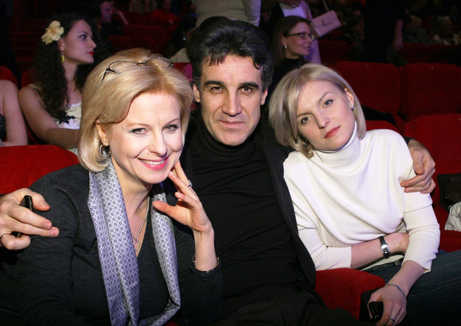 Она сделала ему карьеру, а он ушел к молодой актрисе после 20 лет брака: все жены и дети Алексея Пиманова Алексей, Пиманов, Валентина, Пиманова, когда, закон», «Человек, программы, Алексея, очень, журналист, первого, продюсер, жизнь, чудес», работал, долго, одном, встретить, именно