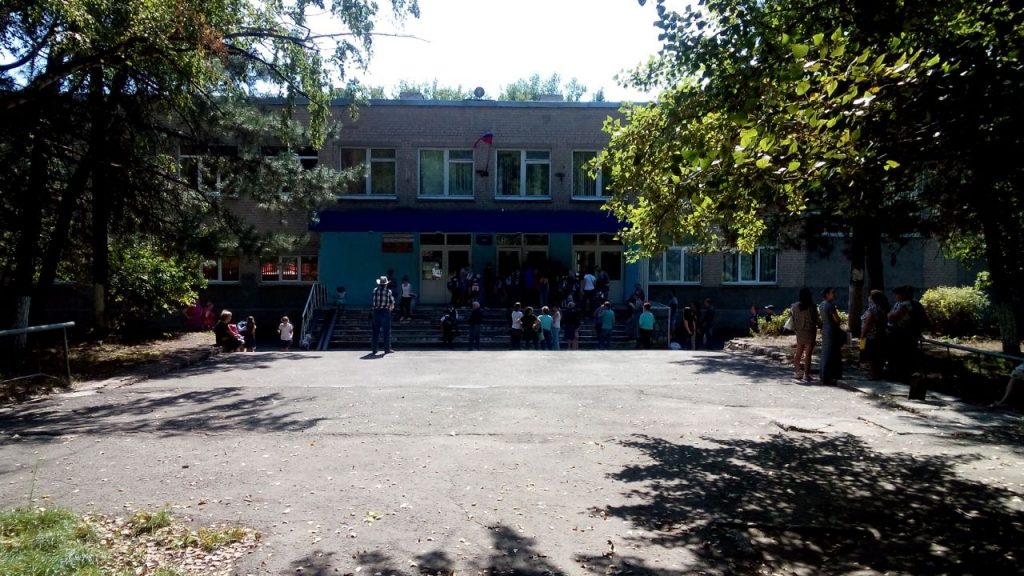 Приезжаю я в школу за ребенком на машине, смотрю ребенок мой испуган… Приезжаю я в школу за ребенком на машине, смотрю ребенок мой испуган…
