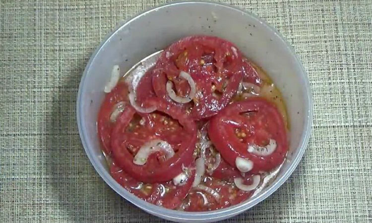 Секундная закуска из помидоров: вкуснее любого салата и гарнира