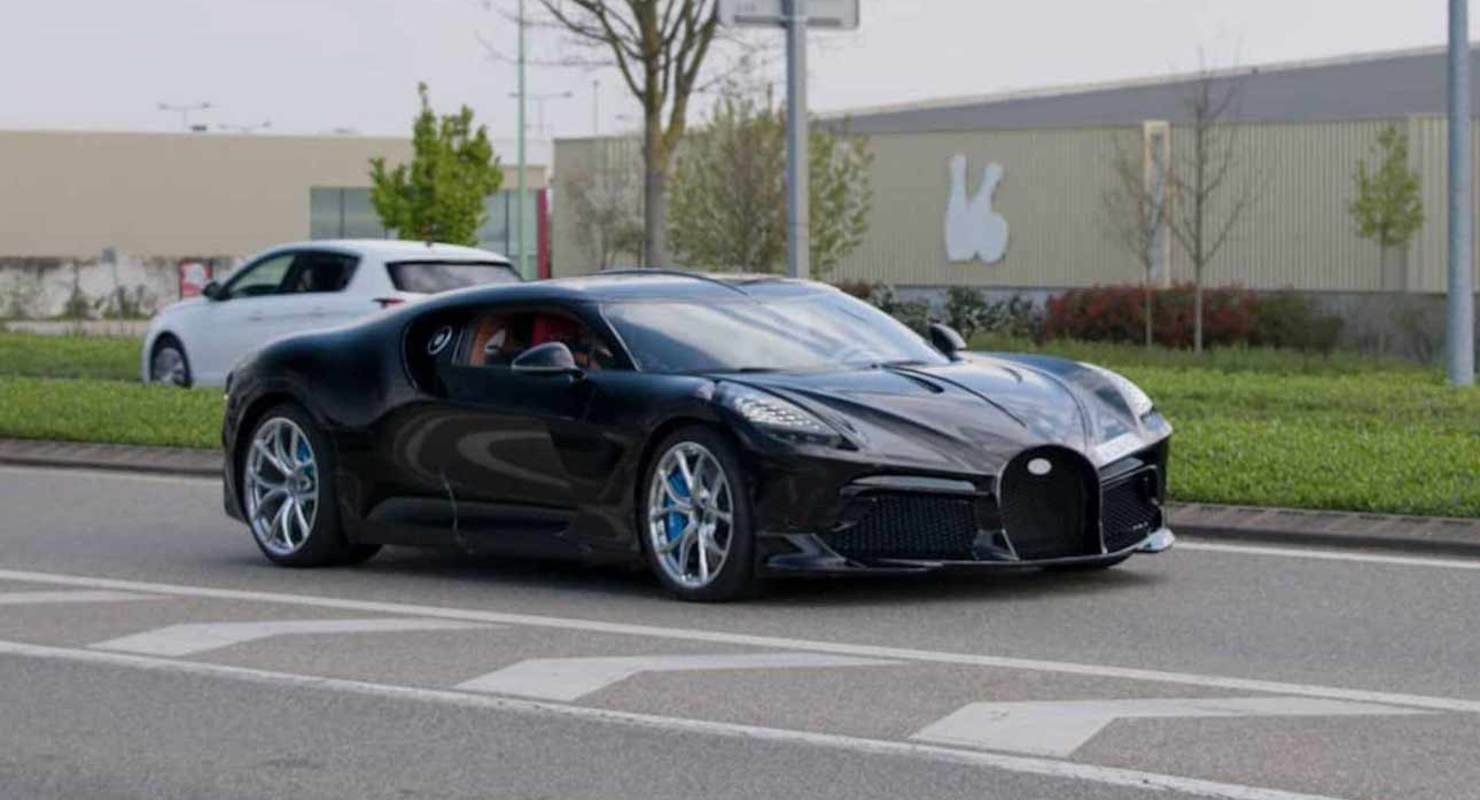 Уникальную версию Bugatti La Voiture Noire заметили на дороге общего пользования Автомобили