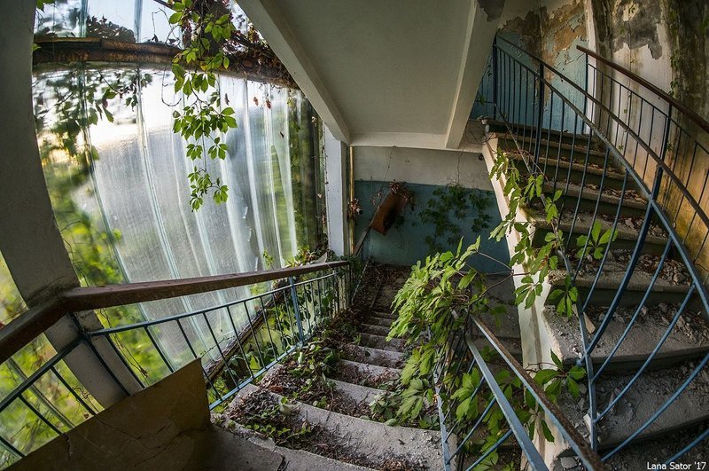 Заросший пионерский лагерь в Крыму Заросший пионерский лагерь в Крыму самостоятельные путешествия,туризм