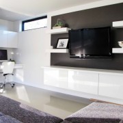 Черно белый интерьер гостиной