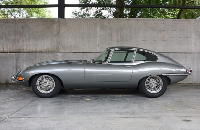 Полностью разрушенный классический Jaguar E-type восстановили до изумительного состояния ремонт автомобилей,ретро