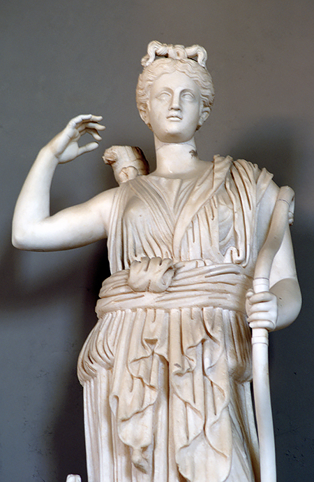 На фото: Диана, древнеримская богиня охоты и Луны, Артемида в греческом пантеоне