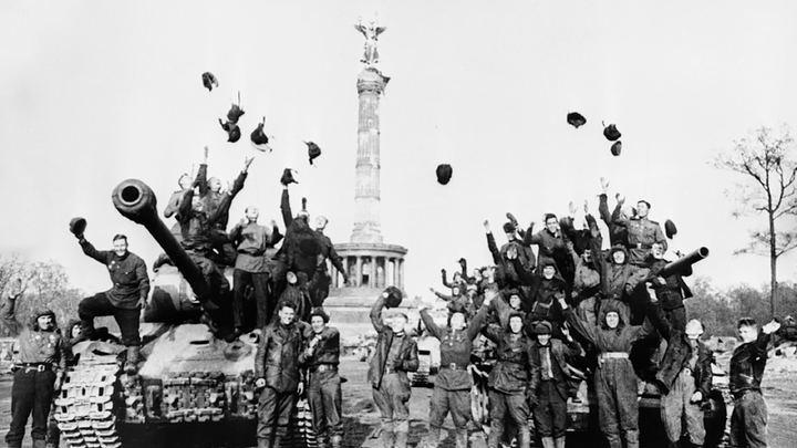 ШЕДЕВРАЛЬНАЯ НАСТУПАТЕЛЬНАЯ ОПЕРАЦИЯ: ЗАПАД ЗАБРАСЫВАЕТ РОССИЮ ФАЛЬШИВКАМИ О ВЕЛИКОЙ ОТЕЧЕСТВЕННОЙ