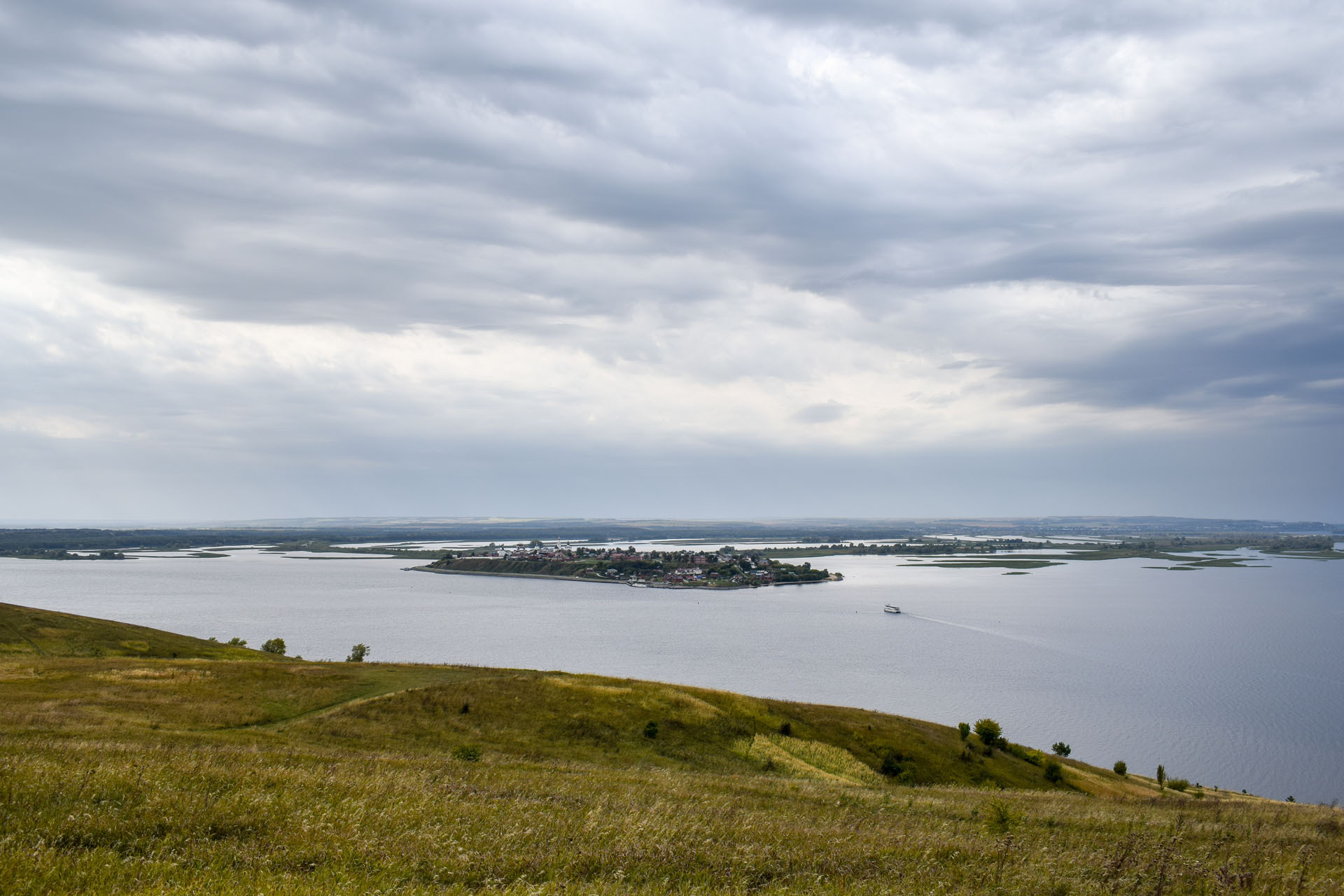 Слияние Волги и Камы фото