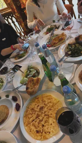 Виктория Лопырёва показала, как отдыхает с сыном в Грузии Лопырёва, ЛопырёваВиктория, Виктории, вместе, ЛопырёвойФото, Виктория, сыном, подругамиВиктория, бизнесмена, Булатов, женат, класс, рождения, несколько, наследником, подругойВиктория, Грузии, модель, Булатова, родила