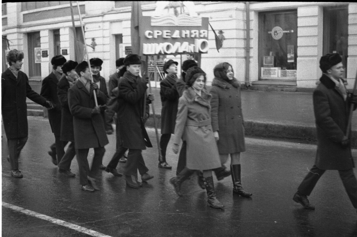 Юный октябрь молодой. СССР 70-Е. Школьники СССР 1969 года. Оксфорд 70е года. Молодежь СССР 1969 год.