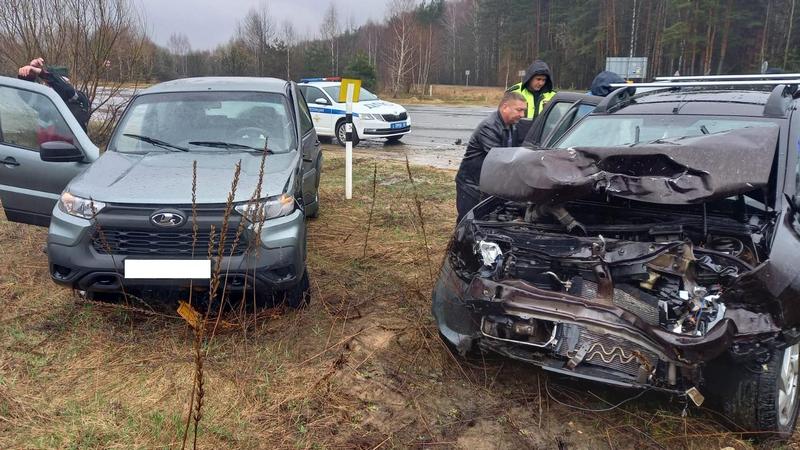 В столкновении Chevrolet и Renault Duster под Спас-Клепиками пострадал человек