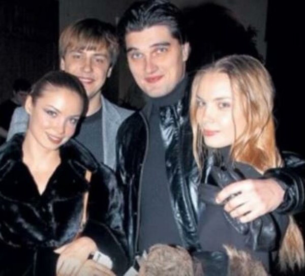Татьяна (слева) с бывшим мужем Иваном Жидковым и Ольга с Вахтангом Беридзе
