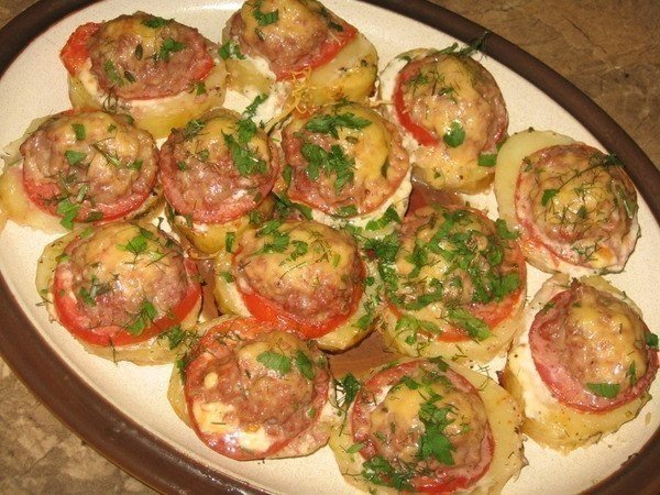 Супер ужин — Картофель, запеченный с мясом и помидорами