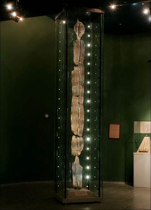 деревянный идол