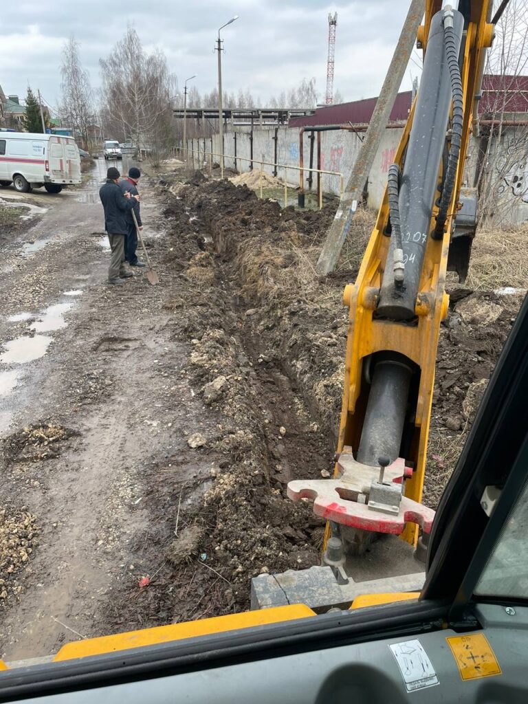 Техника отводит воду с Яблоневой улицы в Рязани