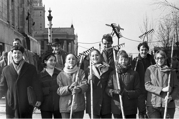 Вспоминая советские субботники 