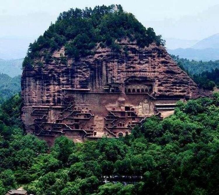 Майцзишань, "Пшеничная гора" — один из крупнейших буддийских пещерных монастырей Китая в форме муравейника 142-х метровой высоты горы, интересное, красота, скалы, стройка, царь природы