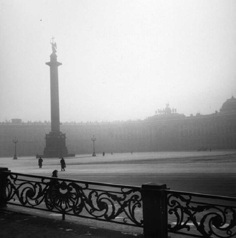 Вид на Дворцовую площадь. Ленинград, 1955 год Лев Шерстенников, история, люди, ностальгия, фото, фотограф, фотография