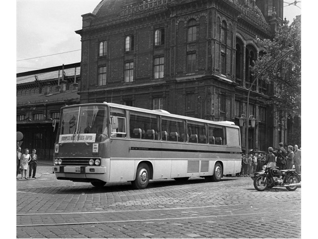 Зачем СССР закупал в огромном количестве дорогие венгерские Икарусы Зачем СССР закупал в огромном количестве дорогие венгерские Икарусы история